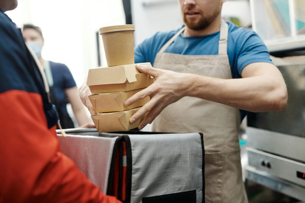 The Role of Logistics in Cutting Food Waste for Restaurants